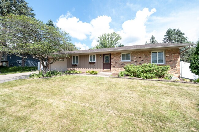 Building Photo - 13784 Fairlawn Ave