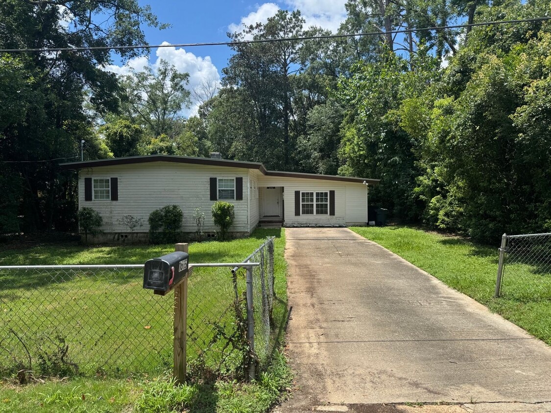 Four Bedroom, Two Bathroom House Near FSU - Four Bedroom, Two Bathroom House Near FSU