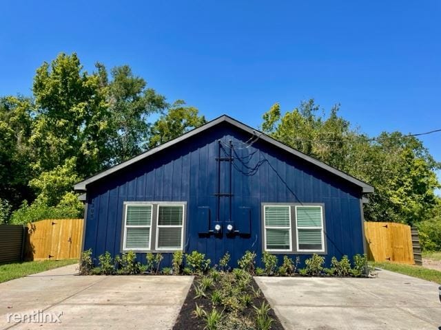 Building Photo - 3 br, 2 bath Duplex - 7205 Tippett Street A