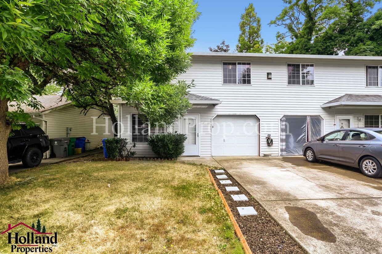 Cozy & Bright 3-Bedroom Retreat in Southeast Portland – Fenced Yard & Garage! - Cozy & Bright 3-Bedroom Retreat in Southeast Portland – Fenced Yard & Garage!