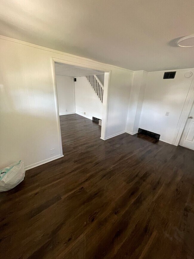 Foto del edificio - 3 bedroom home in Elizabeth-Forward!