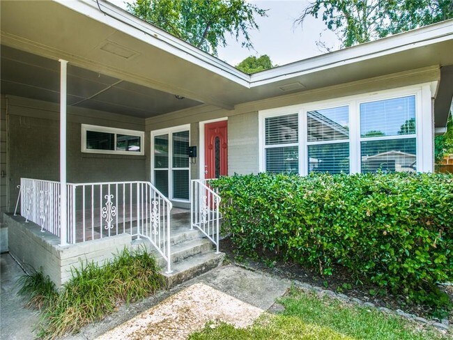 Foto del edificio - 7302 Wake Forrest Dr