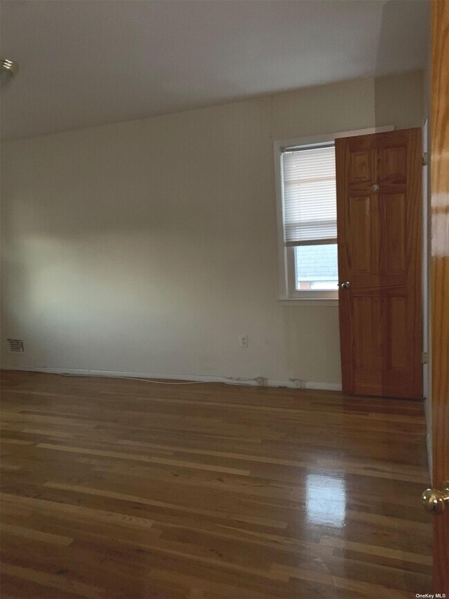 Foto del edificio - 223-06-223-56 56th Rd