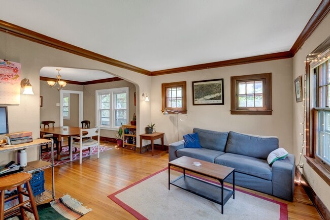 living room - 3649 3rd Ave S