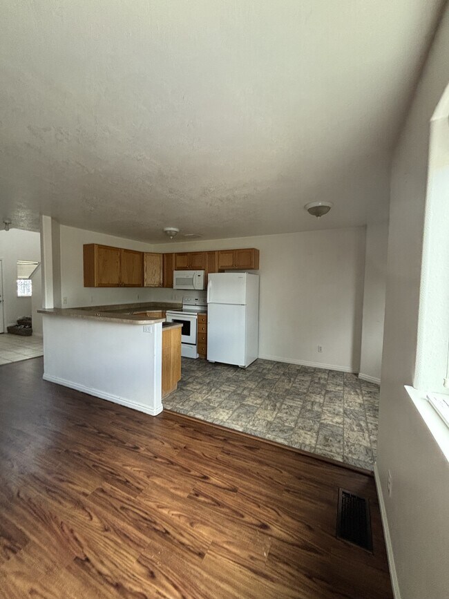 Building Photo - 3565 E Deloy Dr