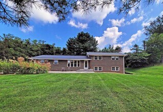 Building Photo - 133 Glenrochie Dr