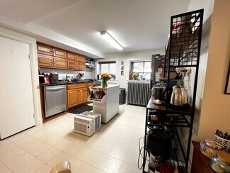 Building Photo - 1750 Beacon St