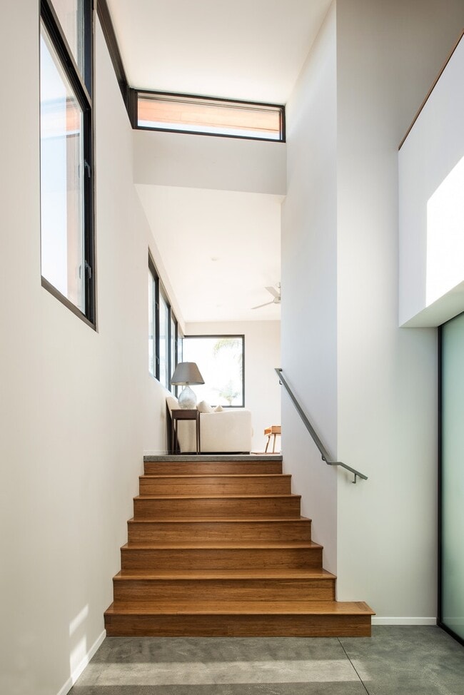 Building Photo - 2014 30th Street, Unit 201