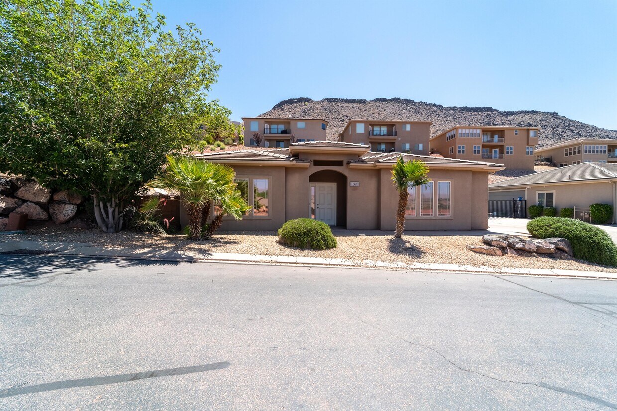 Primary Photo - 1210 W Indian Hills Dr