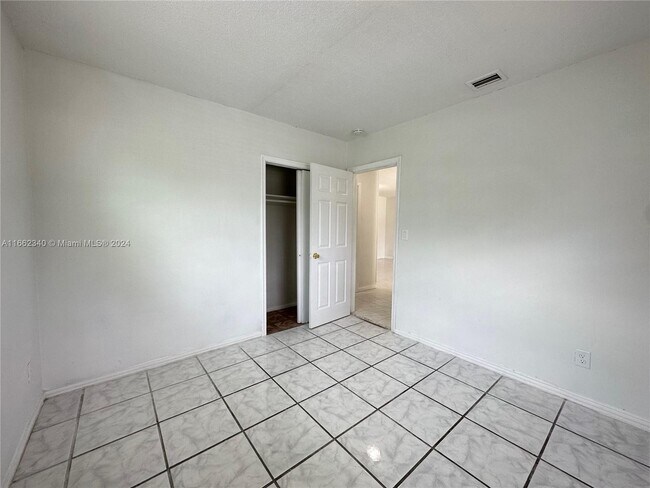 Building Photo - 6889 SW 16th Ct