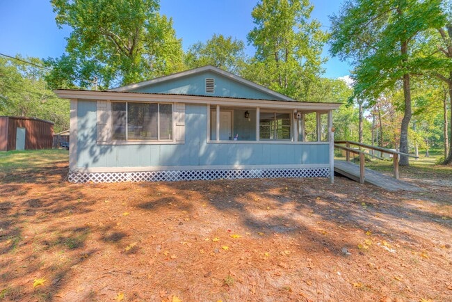 Building Photo - 234 Lakeview Dr