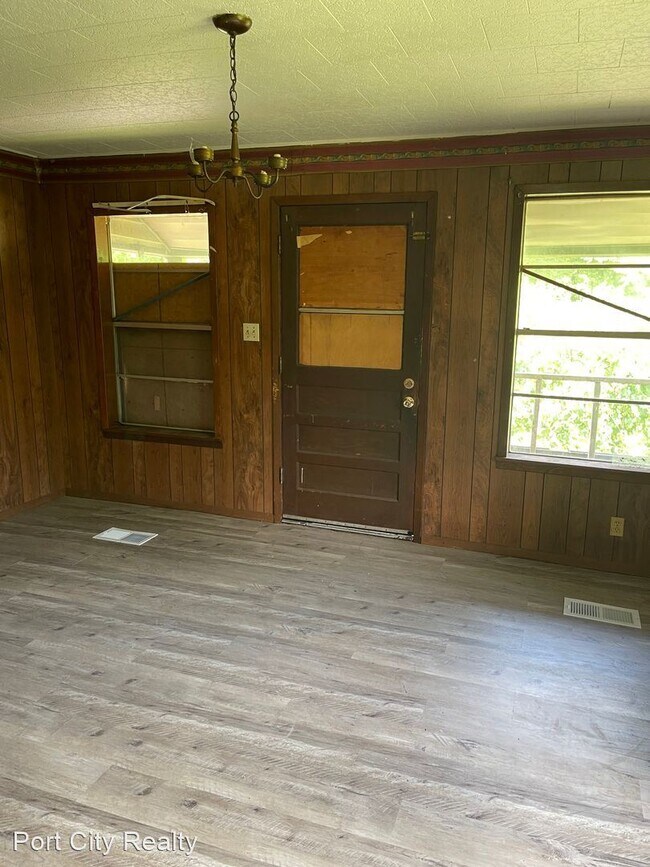 Building Photo - 3 br, 1 bath House - 2837 W Laurel St.