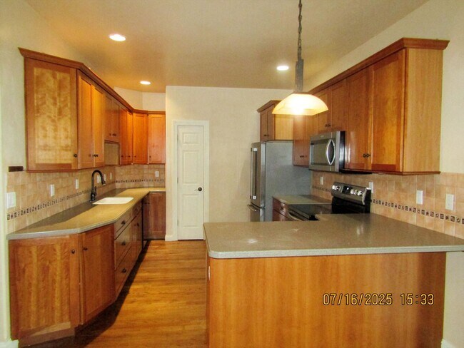 Building Photo - 1417 Fir Ct