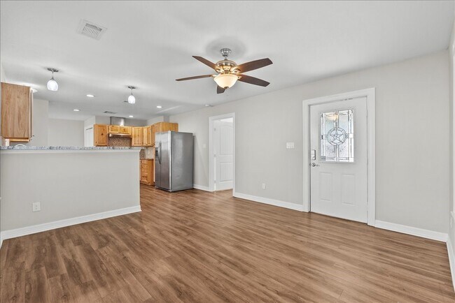 Foto del edificio - 120 Illinois Ave