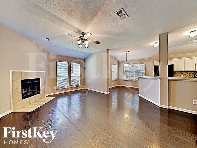 Foto del edificio - 724 Bamboo Dr