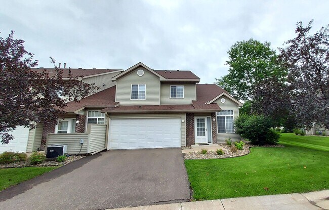 Foto del edificio - 2 Bedroom 1.5 Bathroom End Unit Townhome in Hudson
