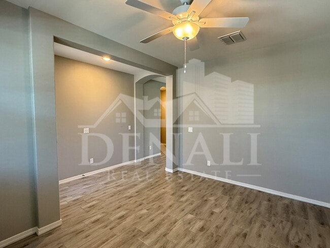 Foto del edificio - 15068 W Pierce St
