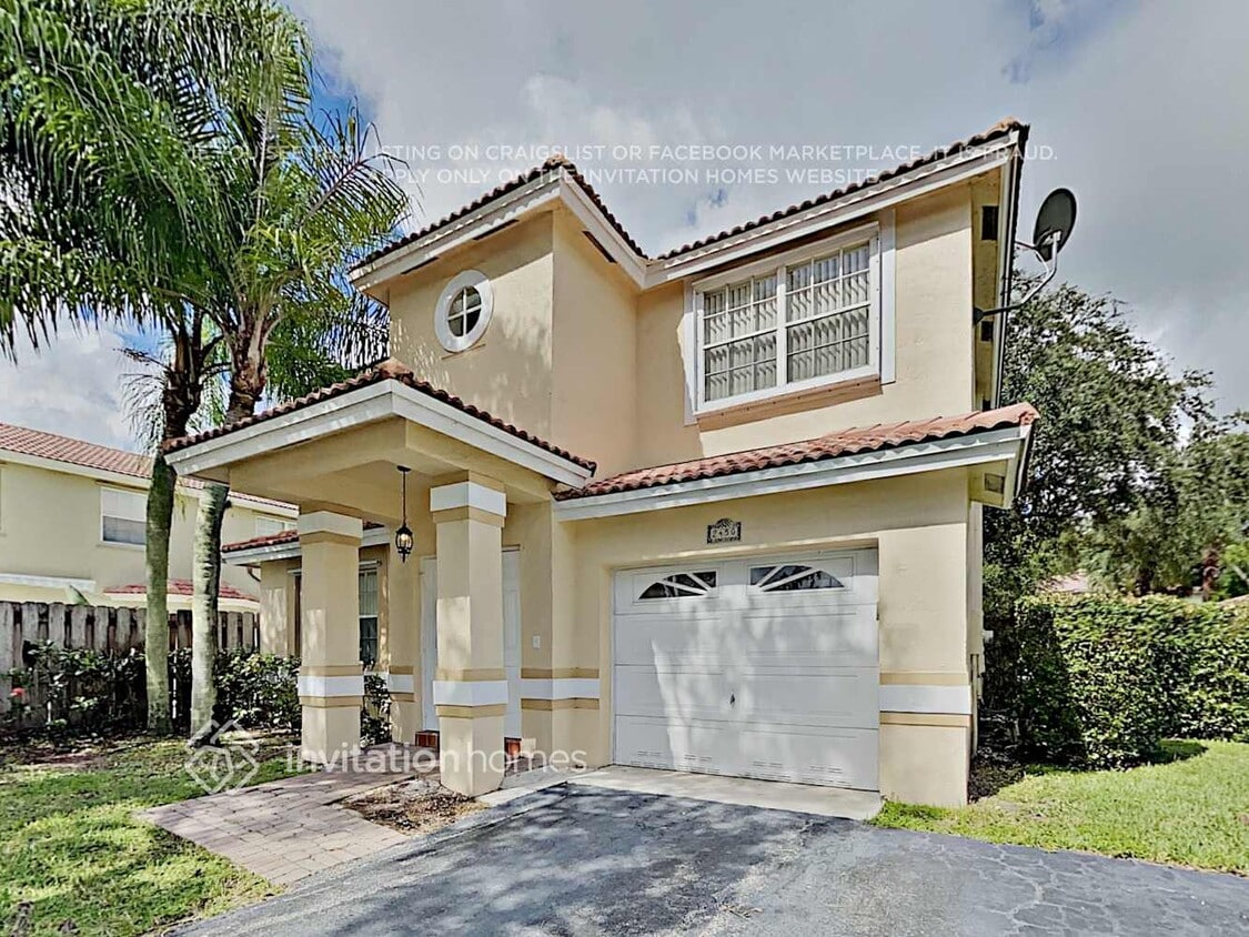 Foto principal - 2450 NW 72nd Ave