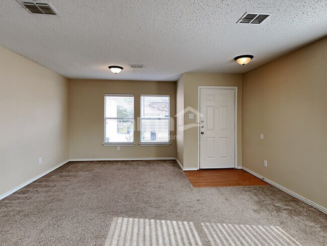 Foto del edificio - 3332 Chapel Ridge Way