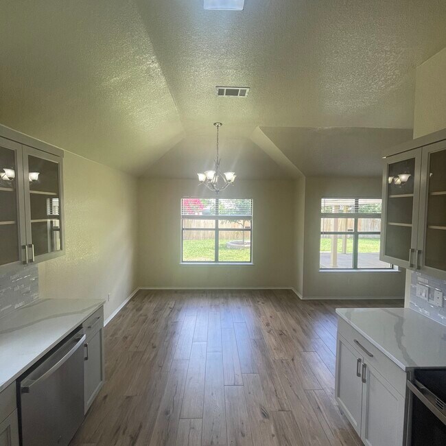 Foto del edificio - 2801 Bigleaf Dr