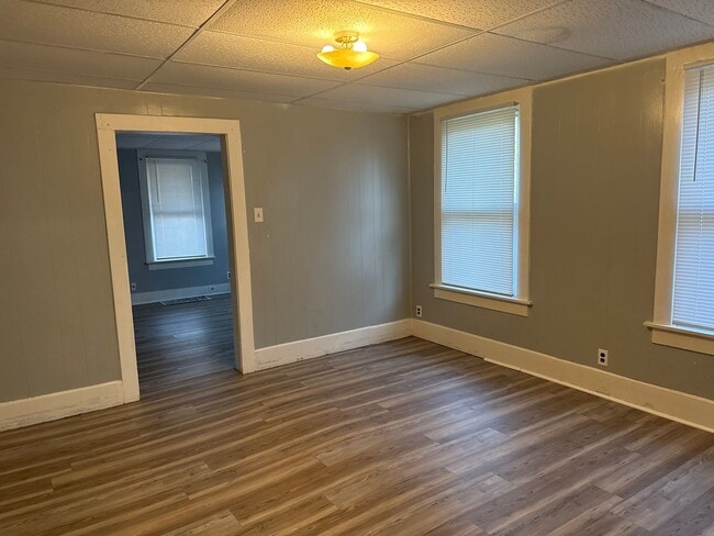 Building Photo - Remodeled 2 bed 1 bath home