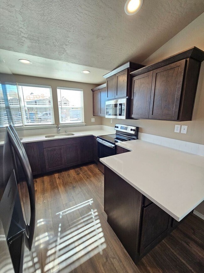 Building Photo - First month rent FREE with 12 month lease!