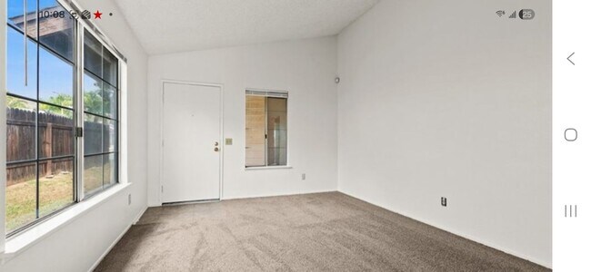 Foto del edificio - 22961 Chambray Dr