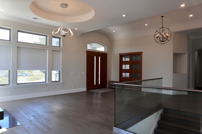 Building Photo - Exquisite Vinehill Heights 5 Bedroom Home ...