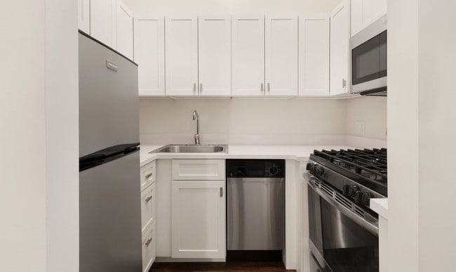 Building Photo - 254 E 74th St