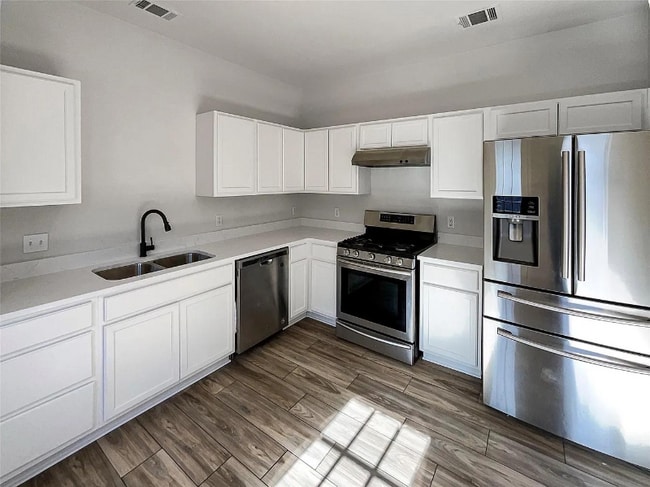 Building Photo - 1610 Cottonwood Ct