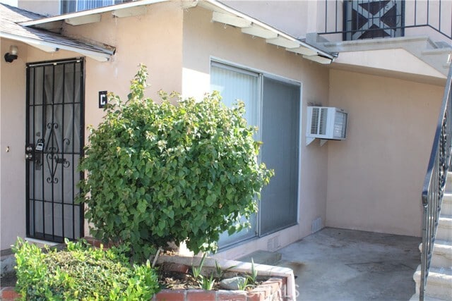 Building Photo - 1342 W Valencia Dr