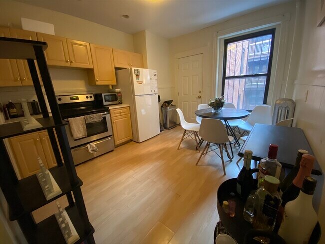 Building Photo - 32 Symphony Rd