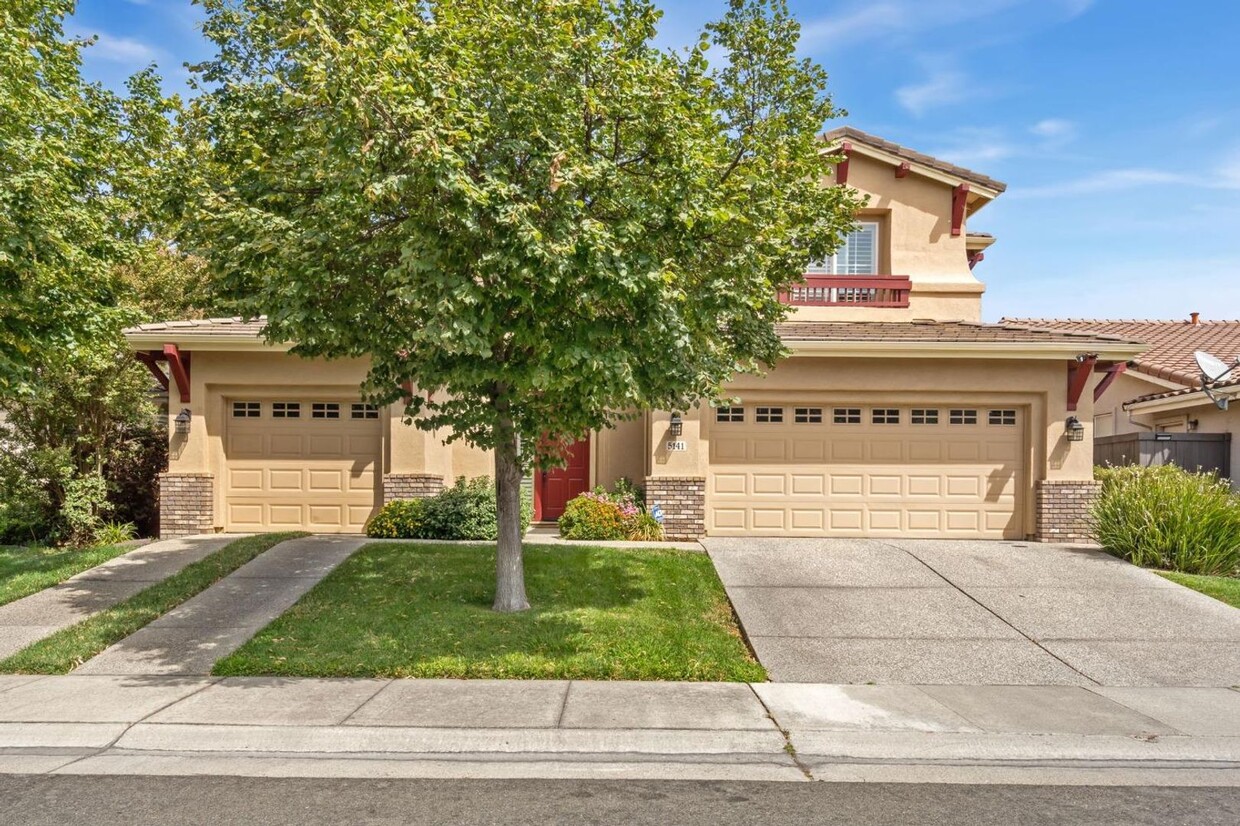 Foto principal - Welcome To This Beautifully Updated Natoma...