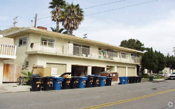 Primary Photo - 242 W Escalones