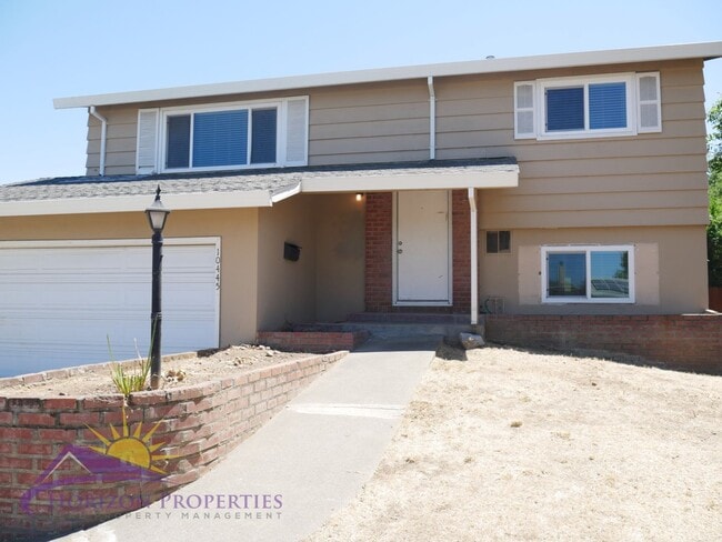 Building Photo - Remodeled 6 Bedroom 3 Bathroom two story h...