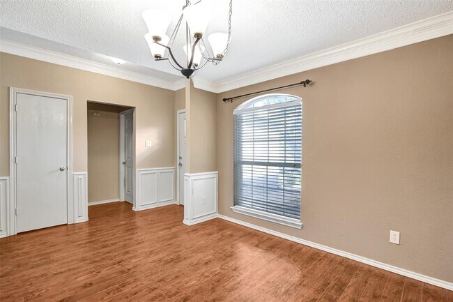 Building Photo - 1002 Ridgecrest Dr