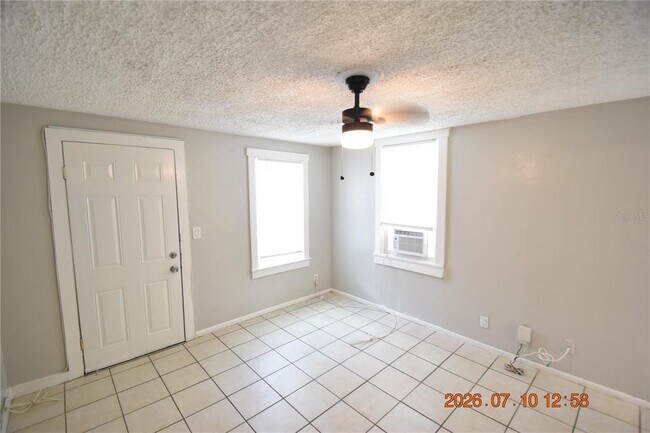 Foto del edificio - 1156 Sunset Point Rd
