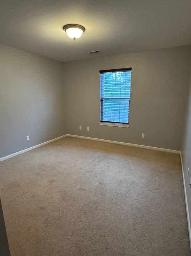 Building Photo - 15984 Tracker Ln