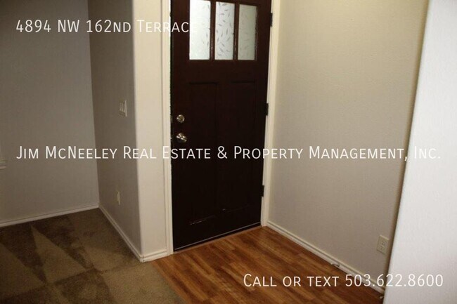 Building Photo - Gorgeous Well Maintained Townhouse in Beth...