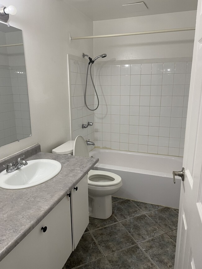 Photo du bâtiment - Beautiful 2 bedroom in Belleville