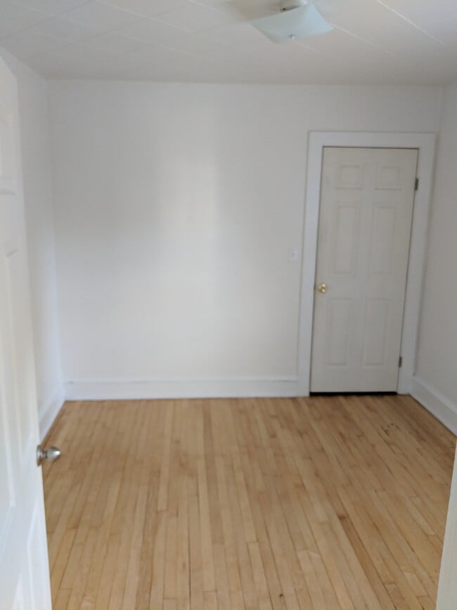 Bedroom 1 - 133 e Montana st