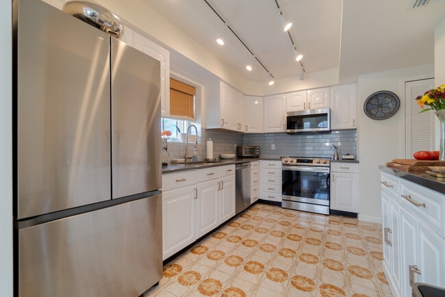 Building Photo - 3475 S Ocean Blvd