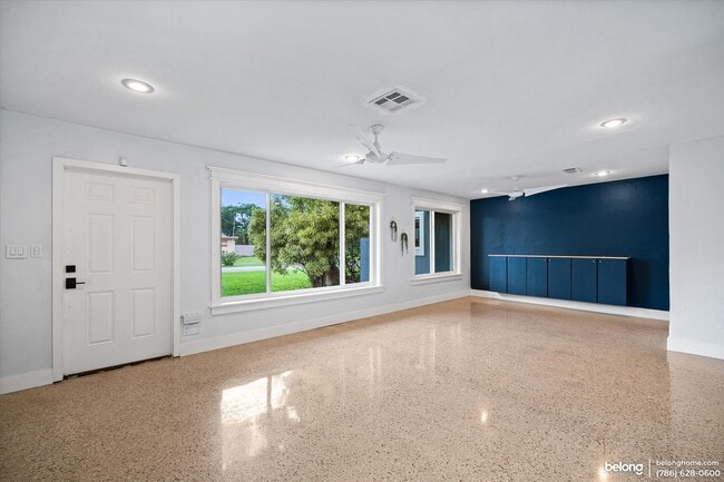 Building Photo - 2271 SW 38th Ave