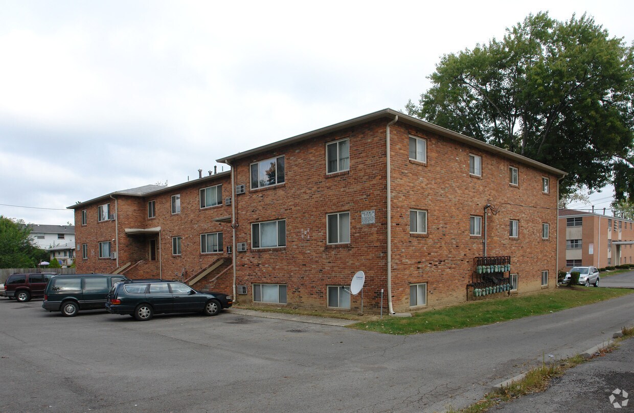 Building Photo - 773 Riverview Dr