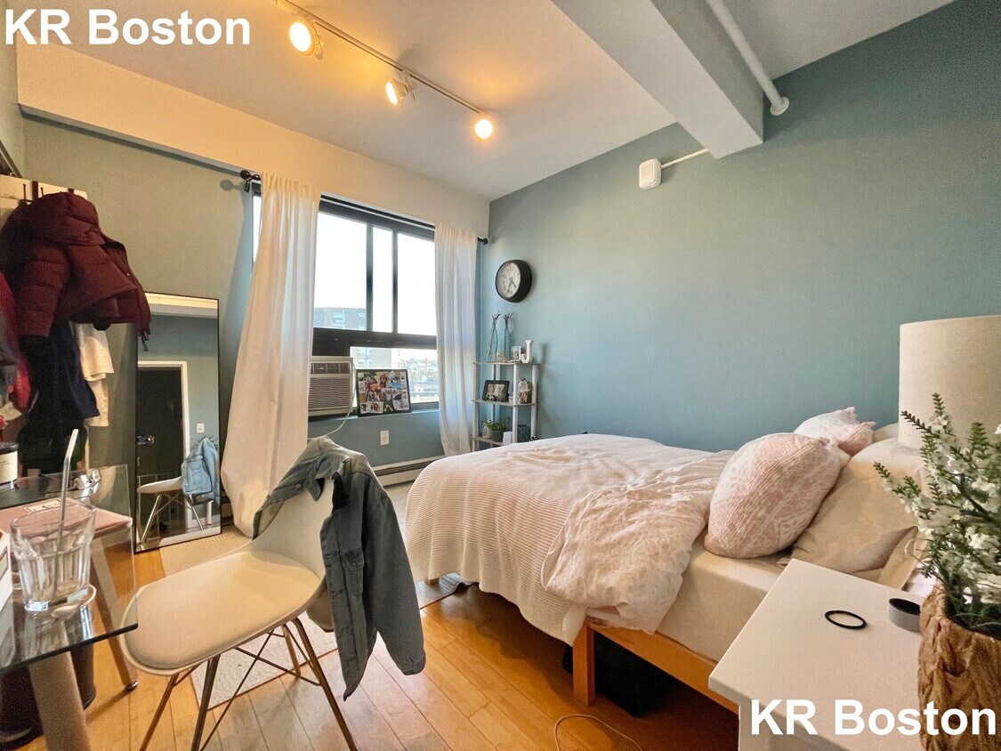 Primary Photo - 12 Stoneholm St