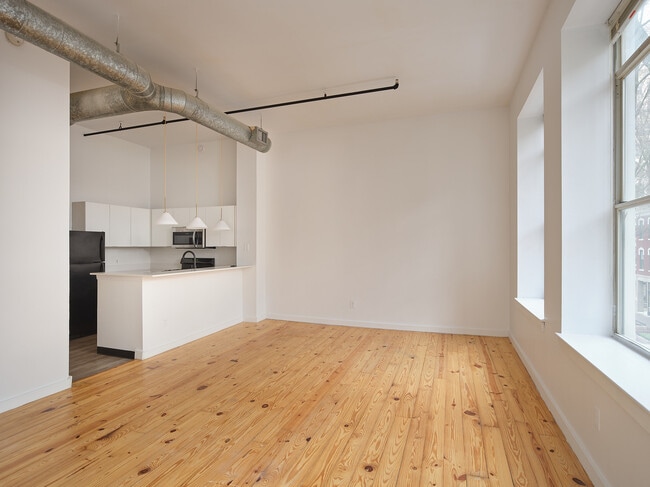 02-26-Canvas-Muse-Apt-321-DSCF9729-LOW - Muse's Apartments
