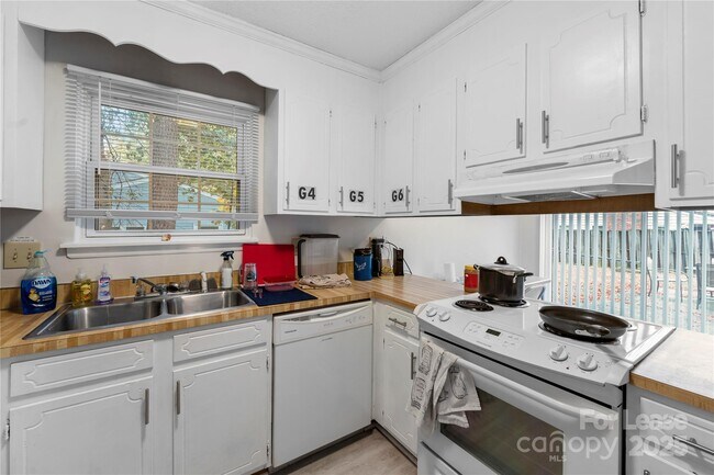 Foto del edificio - 10702 Blue Heron Dr