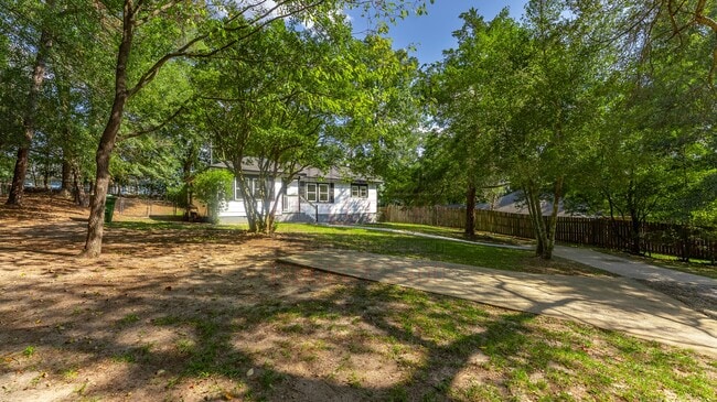 Building Photo - 3930 Fairview Dr