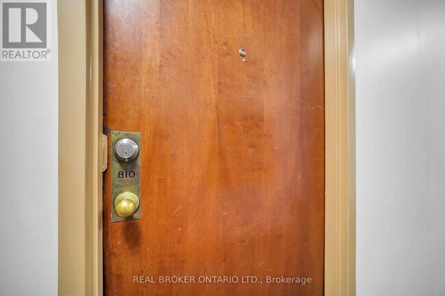 Building Photo - 10 Tapscott Rd