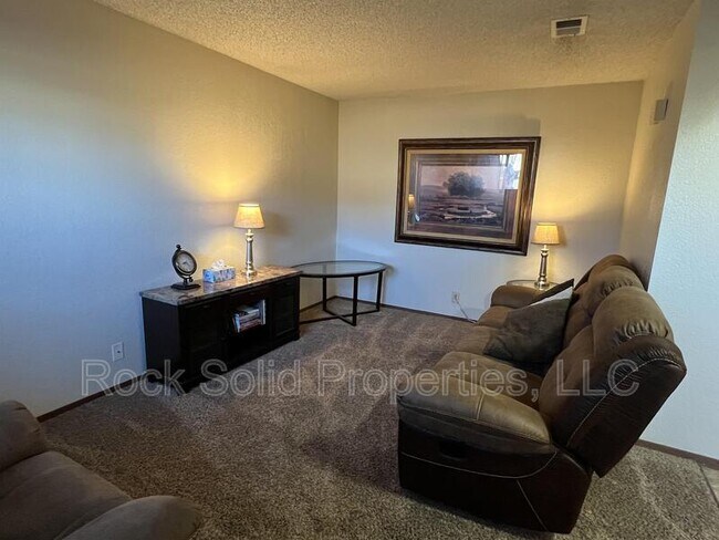 Foto del edificio - 3305 Frontier St